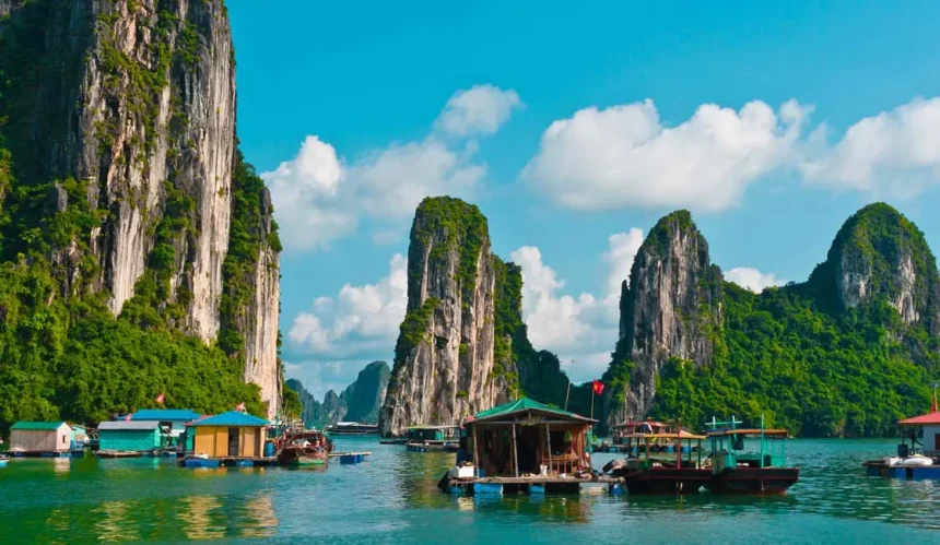 10-Best-Tourist-Attractions-Halong