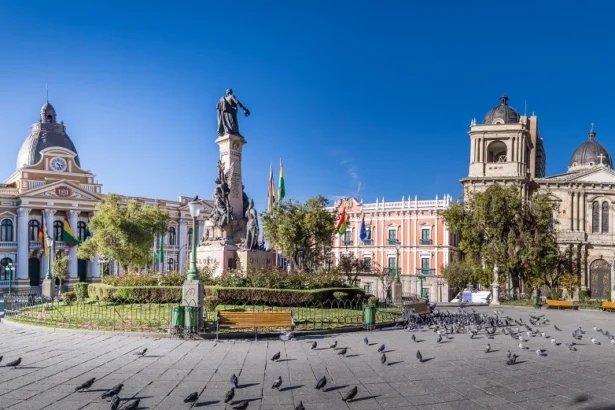 10-Bolivia-Tourist-Attractions-Plaza-Murillo