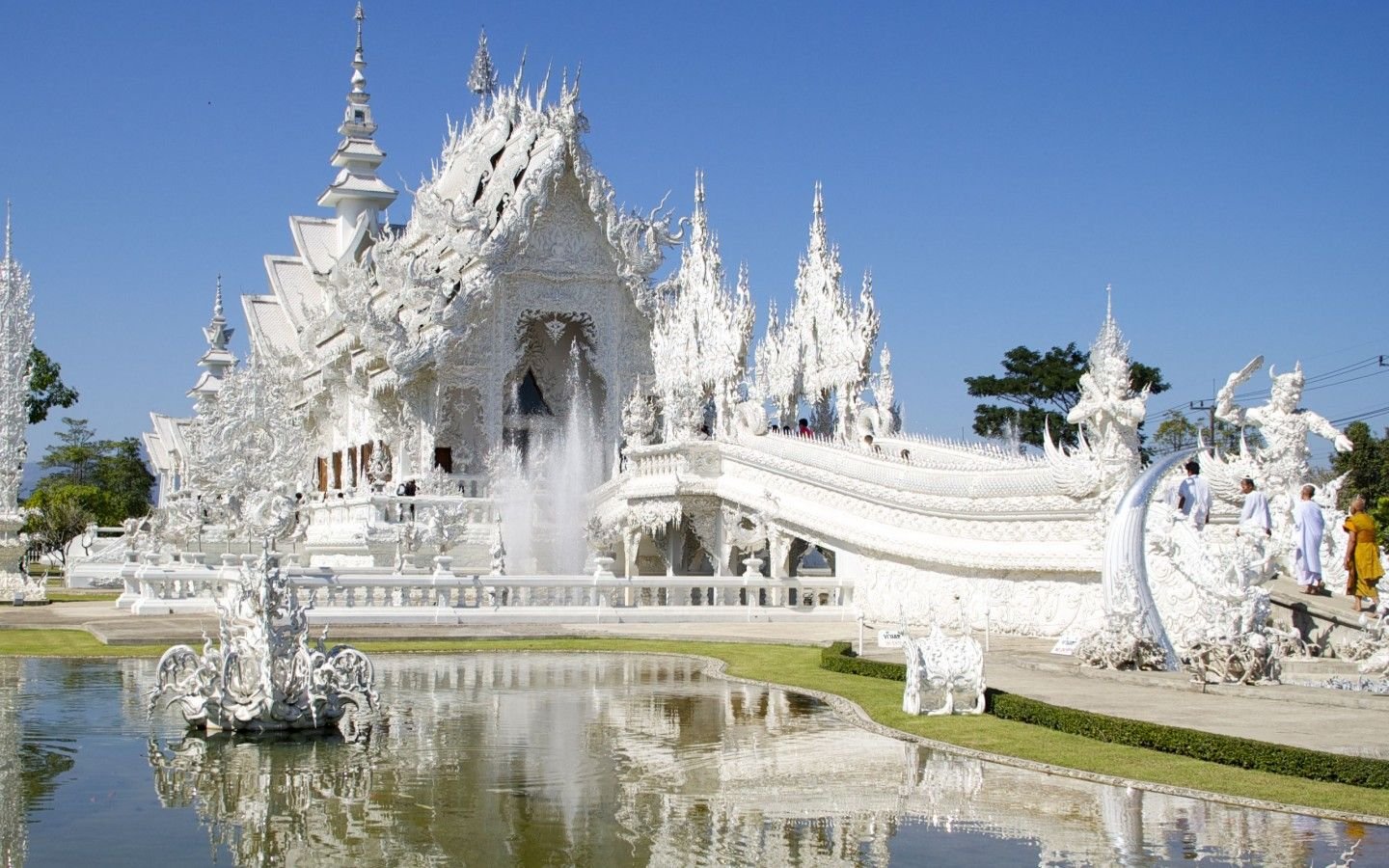 Chiang-rai-White-Temple