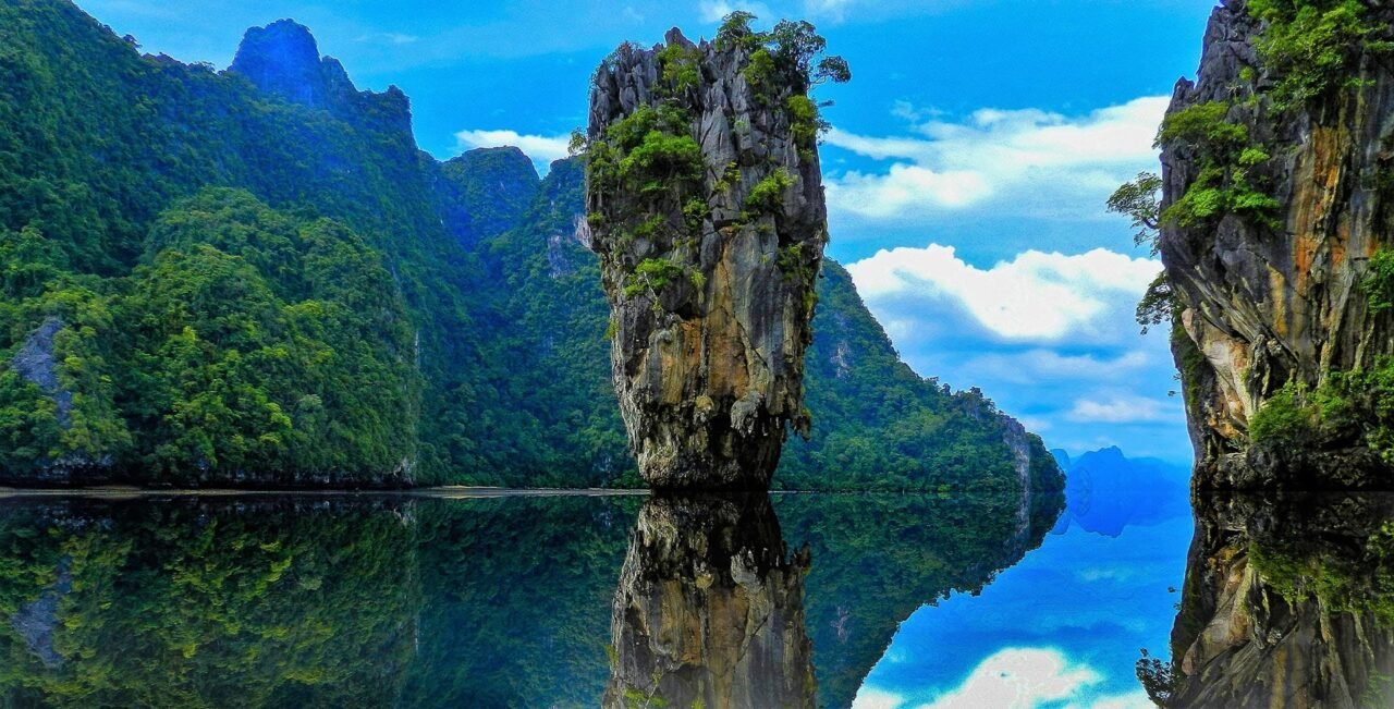 Hero-James-Bond-Island-at-PhuketThailand-iStock-1059131340-1280×651