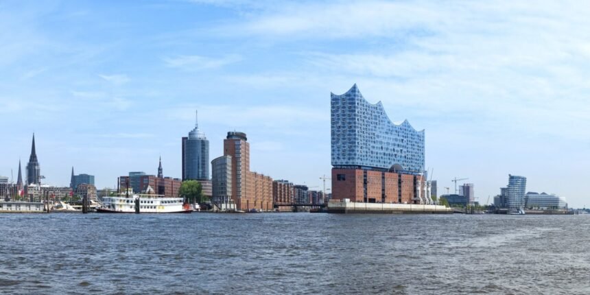 Elbphilharmonie-Hamburg-1392×696-Fotolia_158751583 (1)